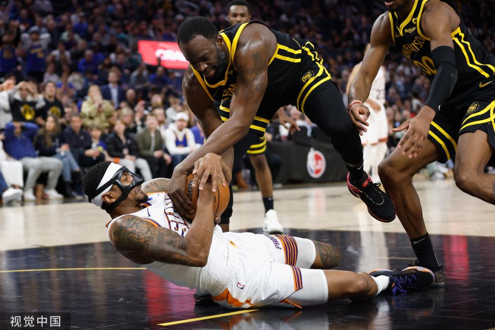 一位球员凝 一位球员凝